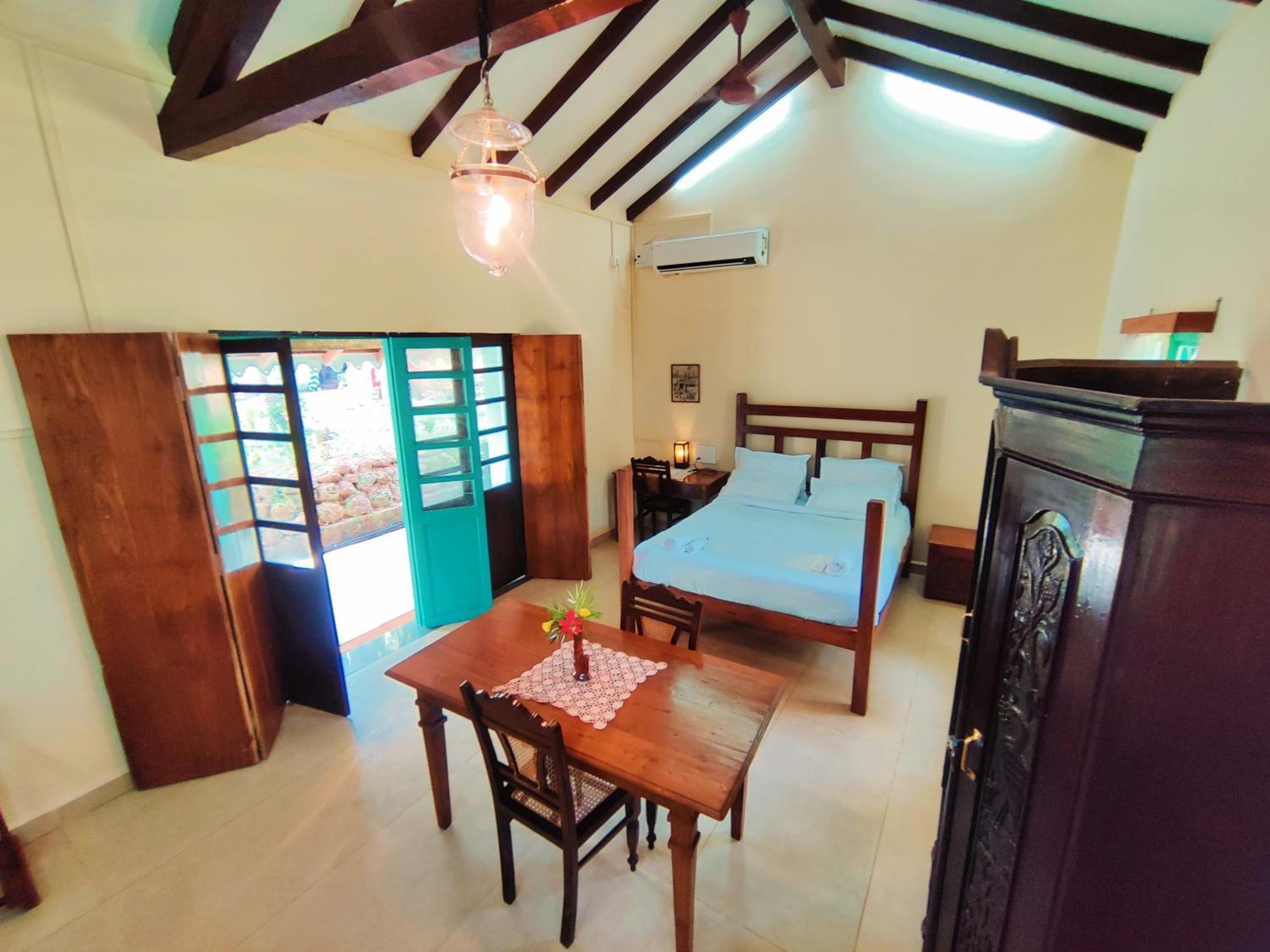 The Bungalow Bogmalo An 1880 Indo Portuguese Heritage Beach Villa South Goa Exterior photo